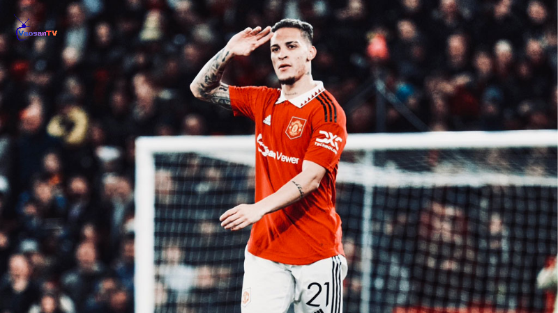 Ảnh Antony ngẩng cao đầu dù đội nhà bị dẫn trước