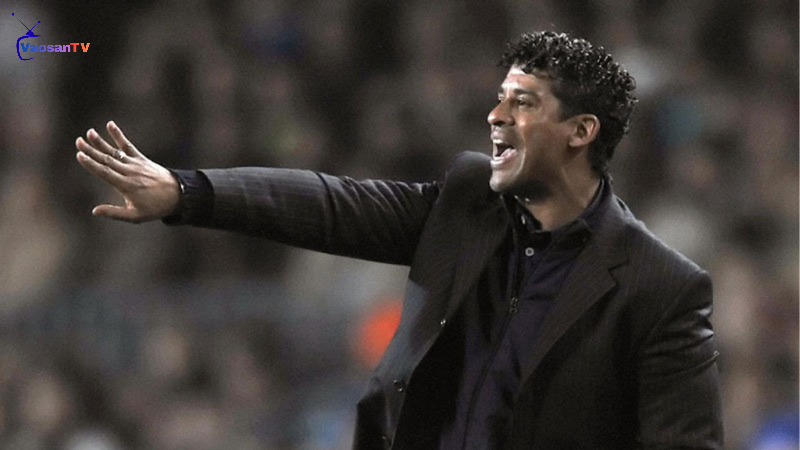 Frank Rijkaard gia nhập Barcelona với vai trò là HLV