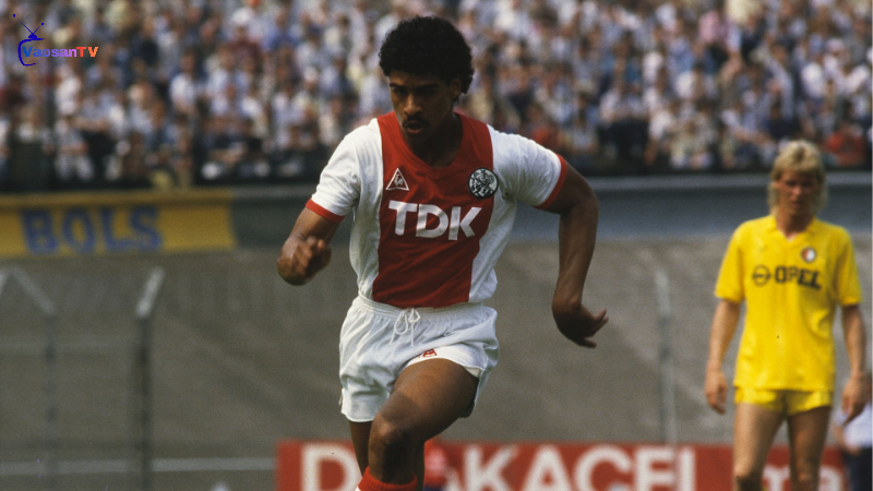 Số áo của Rijkaard tại Ajax là số 4