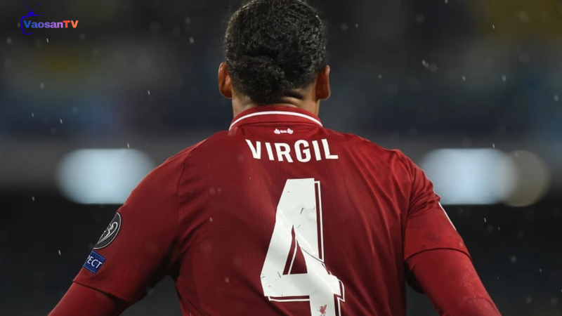 Van Dijk hiện đang mặc áo số 4