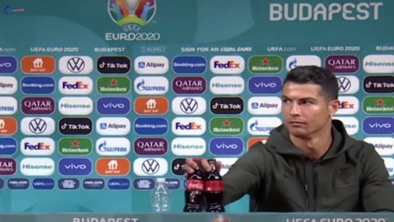Ronaldo bỏ chai Coca-Cola tại Euro 2021