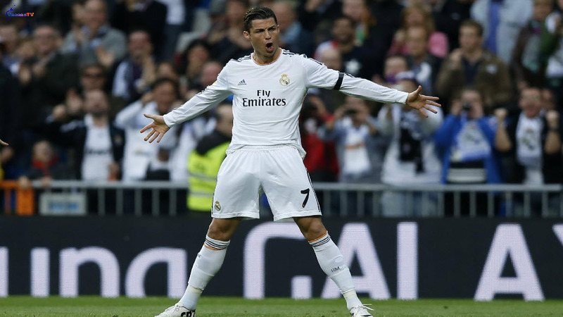 Ronaldo giang tay “Siuuu”