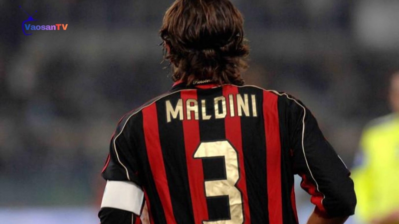 Áo số 3 của Paolo Maldini được để trống 