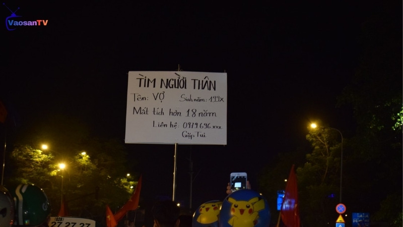 Các thanh niên đi bão cũng tranh thủ tìm vợ