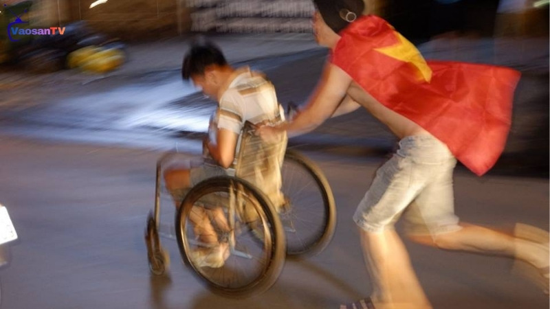 Đi bão là bất chấp bệnh tật luôn