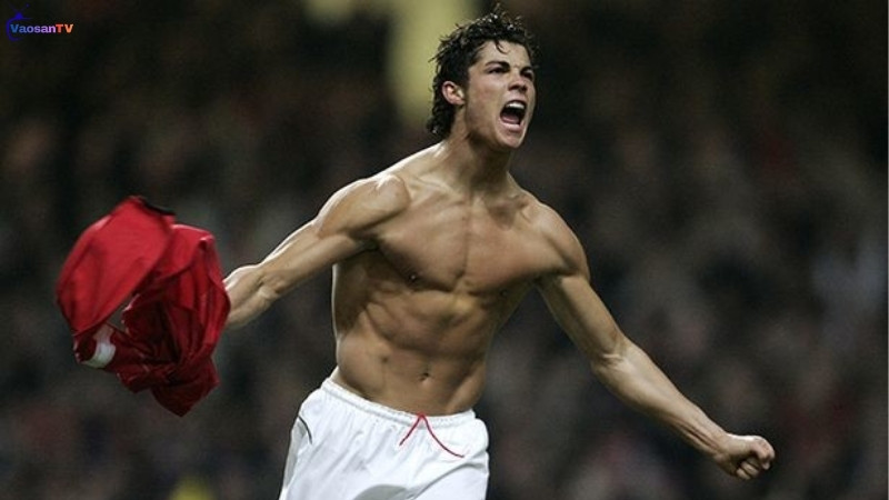 Khoảnh khắc Ronaldo cởi áo ăn mừng chiến thắng