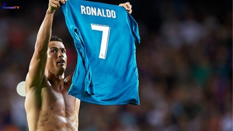 Màn cởi áo ăn mừng của Cr7 tại Camp Nou khi còn ở Real